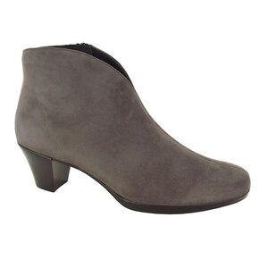 Munro “Proper” Perfect Fit Brown Suede Booties